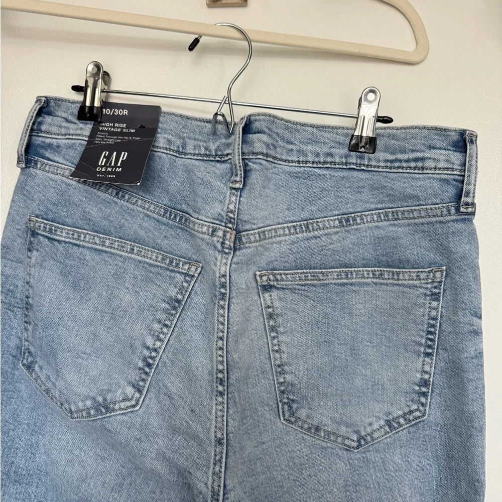 GAP Light Blue Stretchy Straight Leg Jeans NWT Size 10/30